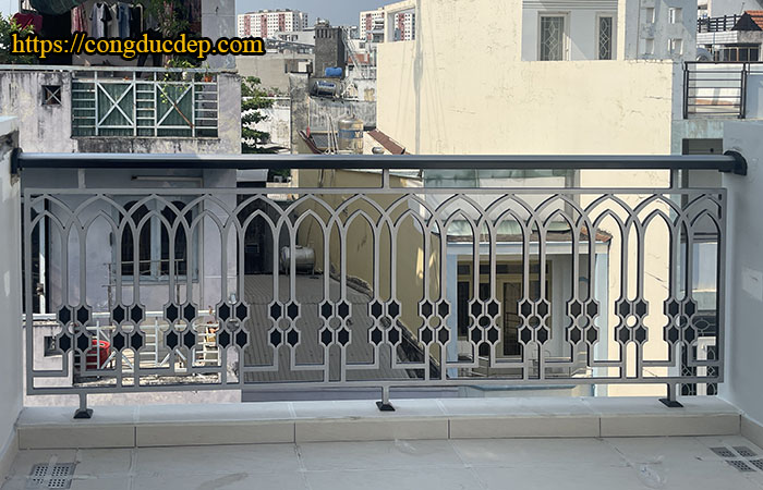 mẫu lan can nhôm đúc hiện đại